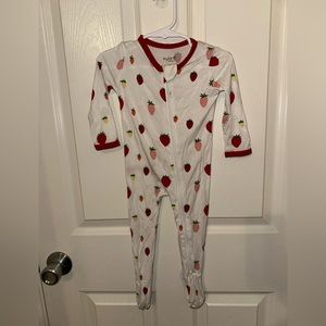 Strawberry kyte baby footie